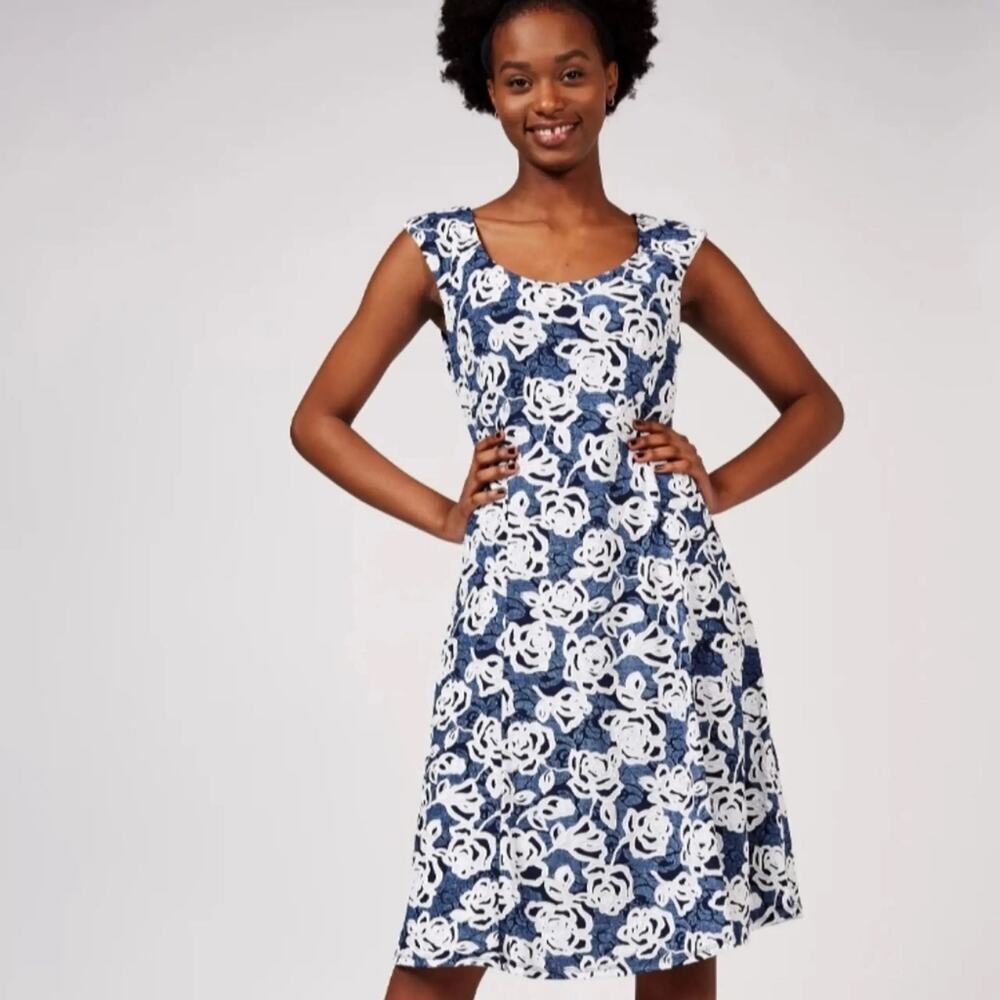 RN Studio By Ronnie Nicole Blue & White Floral Embroidered Dress Size 4. NEW!